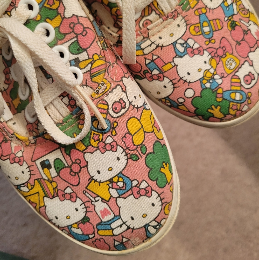Hello Kitty Vans - Picture 2 of 7